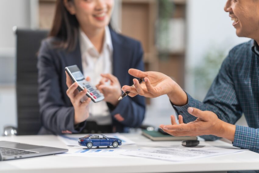Asian,Businesswoman,Specializing,In,Car,Loan,Services.,Proficient,In,Terms