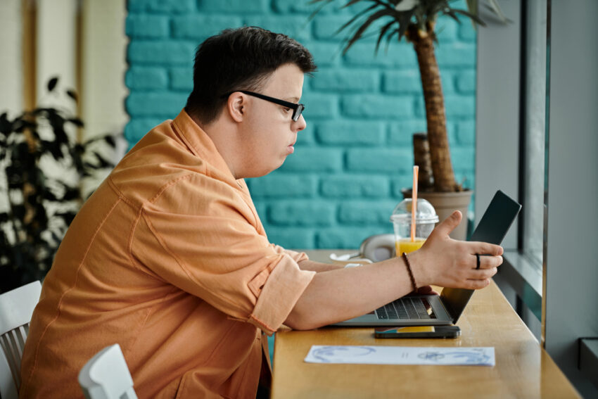 Now that most coffee shops and restaurants offer free Wi-Fi to their patrons, it’s tempting to grab your laptop and head out for the day.