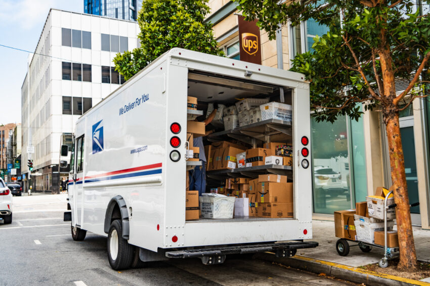 The US Postal Service (USPS) has resumed accepting parcels from mainland China and Hong Kong, reversing a brief suspension triggered by new trade measures introduced by President Donald Trump.