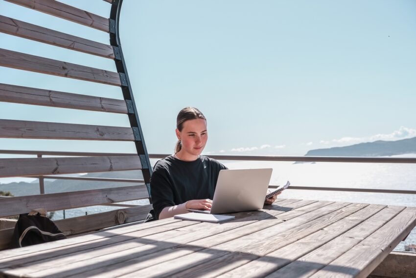 In the last few years, we have seen a steady increase in the number of people who choose the «digital nomad» lifestyle. These people can work remotely, traveling the world with only access to the Internet and the necessary equipment.