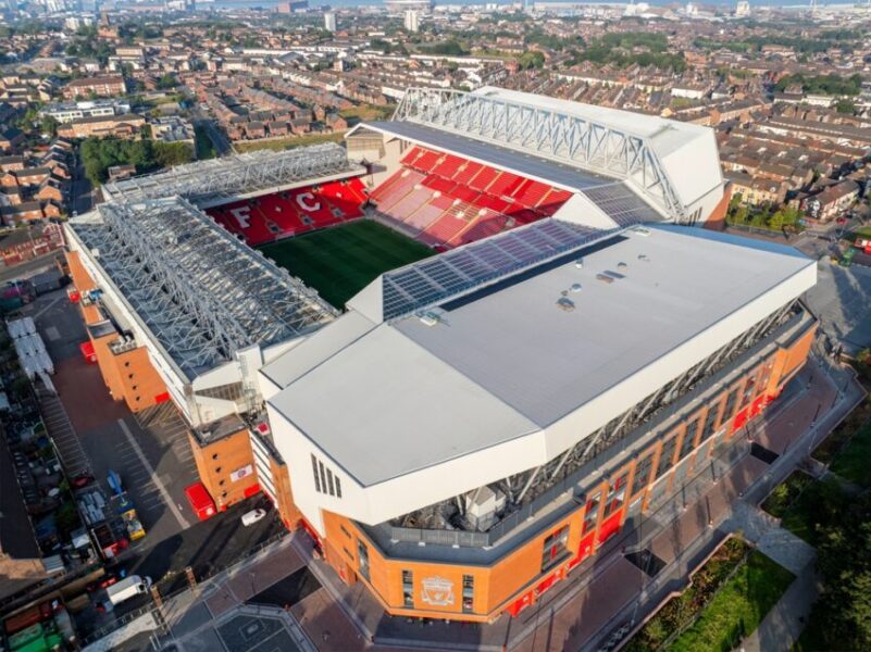 Rumors swirled that Musk is considering a massive bid to buy Liverpool Football Club. This is a shocking development in the world of football. Musk’s alleged interest has ignited debate: Is this a serious play or another headline-grabbing stunt? 
