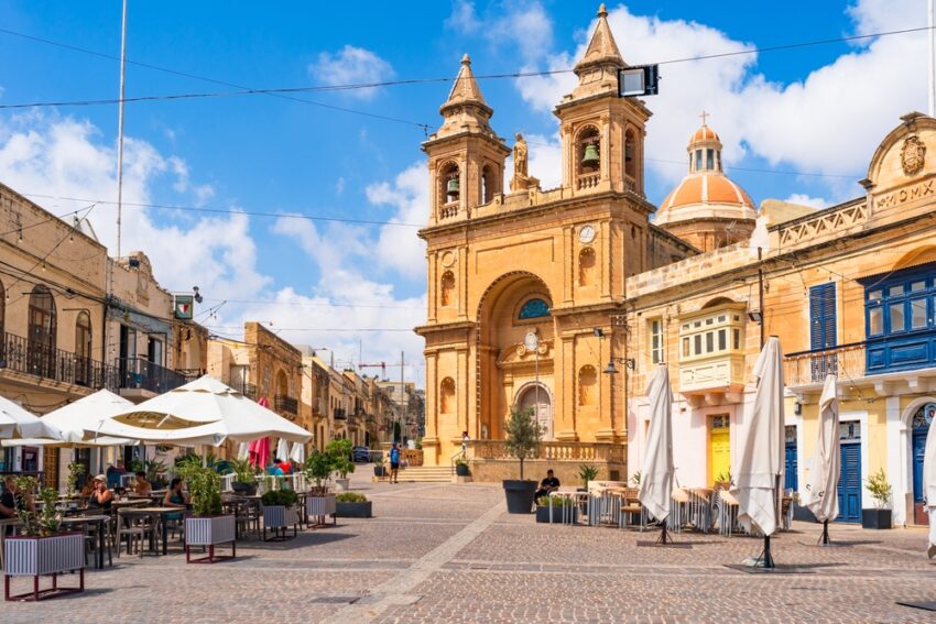 Malta only grants citizenship by naturalisation for exceptional services by direct investment. Those who hold a residence permit can apply for naturalisation or use an investment route.
