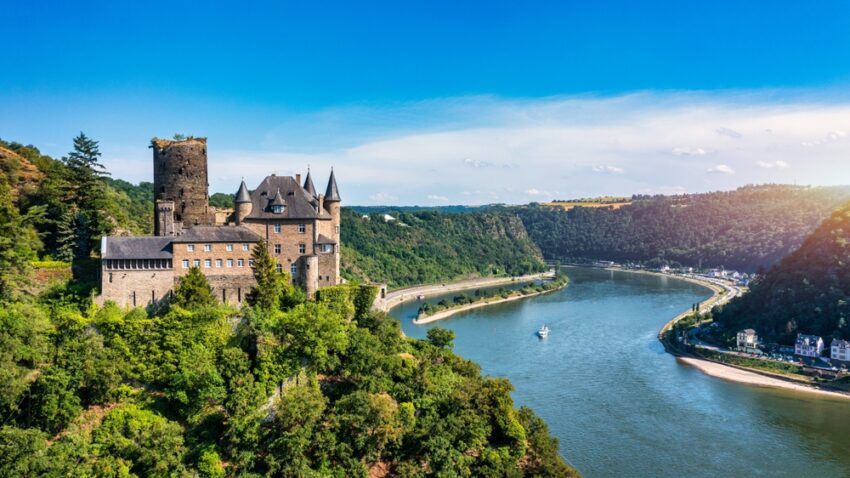 Rheinisches Revier is undergoing an unprecedented transformation. The region is being redeveloped from Europe’s biggest lignite mining area into a dynamic innovation hub and a climate-neutral industrial region. It offers exceptional opportunities for investors.