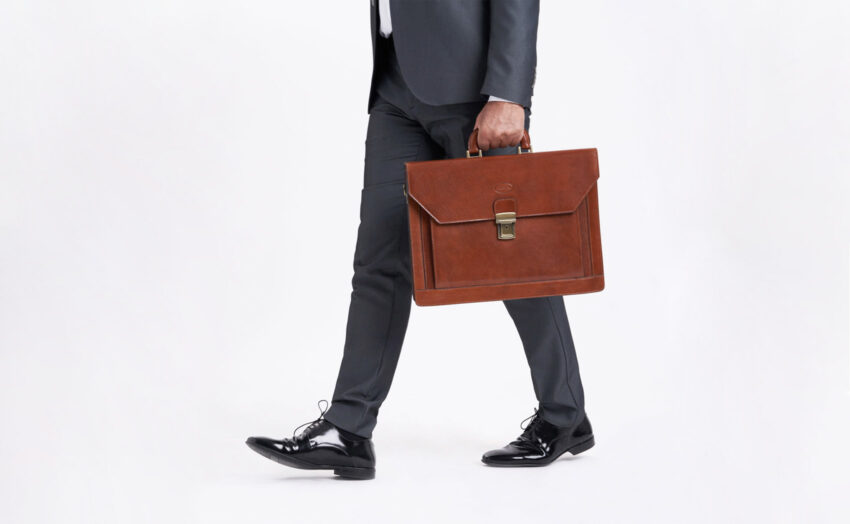 In the world of business and finance, presentation extends beyond well-tailored suits and precise language. Accessories play a critical role in shaping professional identity, and among them, a well-crafted leather bag is an enduring symbol of refinement, reliability, and success.