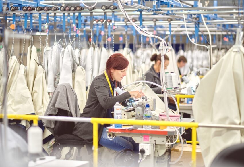 Finding reliable clothing manufacturers in Florida for custom apparel is trickier than most entrepreneurs expect.