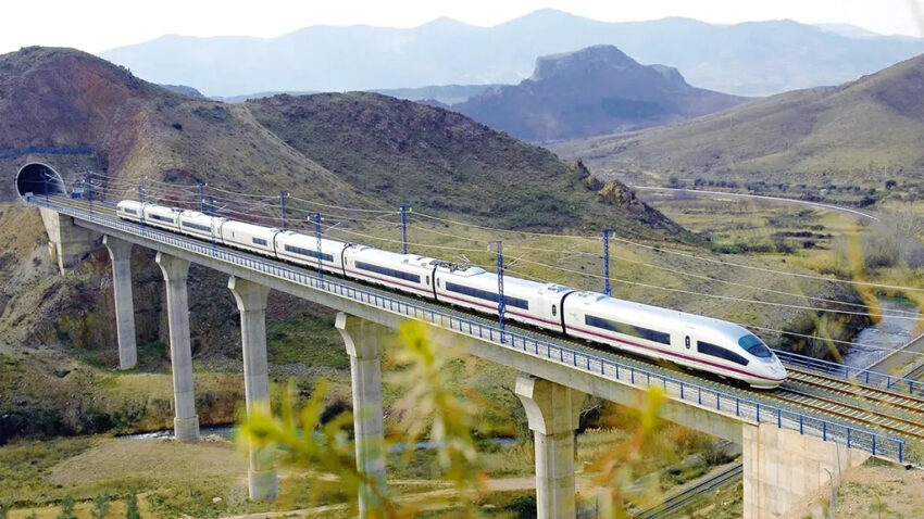 Gemini Trains, the Uber-backed start-up challenging Eurostar’s Channel Tunnel monopoly, has ordered its first fleet of high-speed Siemens trains as it prepares for routes to Paris, Brussels and Cologne.